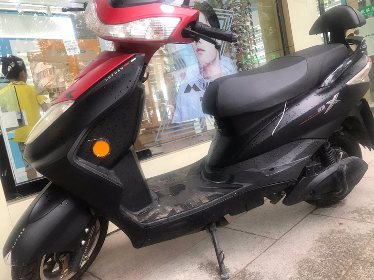 绿源电动车，99新，新装电瓶48伏大电池，...