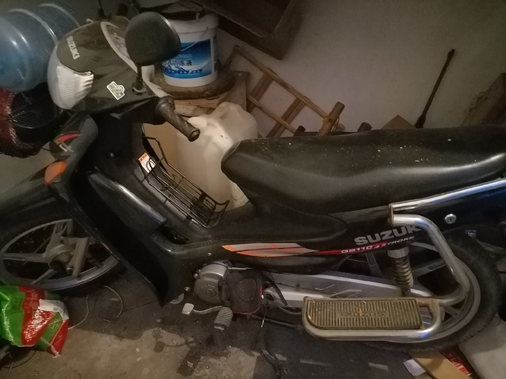 日本铃木赛驰摩托车.，新旧如图。已拖审闲置...