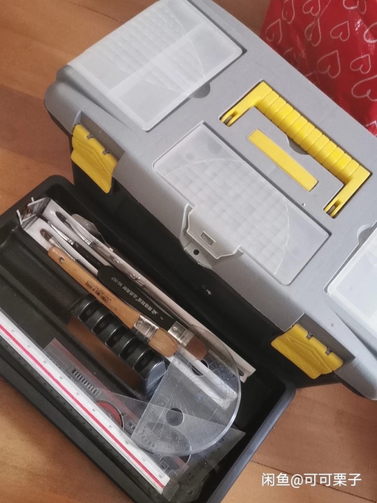 24色丙烯颜料箱，没怎么用，画笔都有