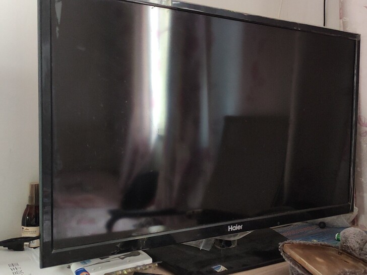海尔32寸液晶电视，功能完好，自提