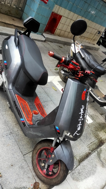 电动车一辆。刚买个把月，买来跑美团的，不跑...