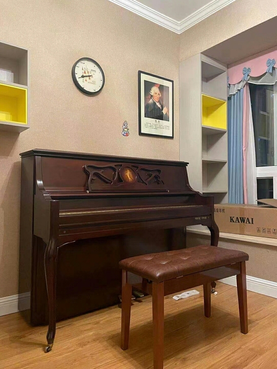 进口英昌钢琴，几乎全新。原装进口的韩国一线...