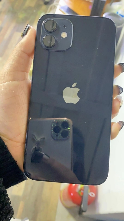 自己用的苹果 iPhone 12，128G...