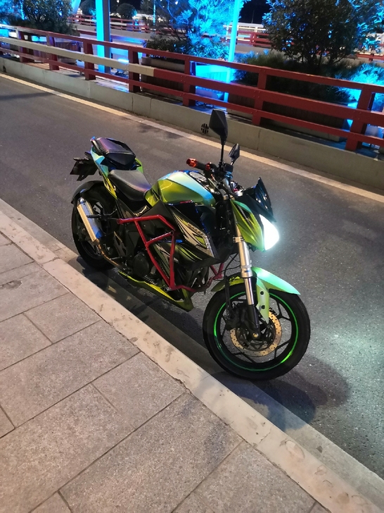 18年双缸350水冷摩托车，现在低价出售，...