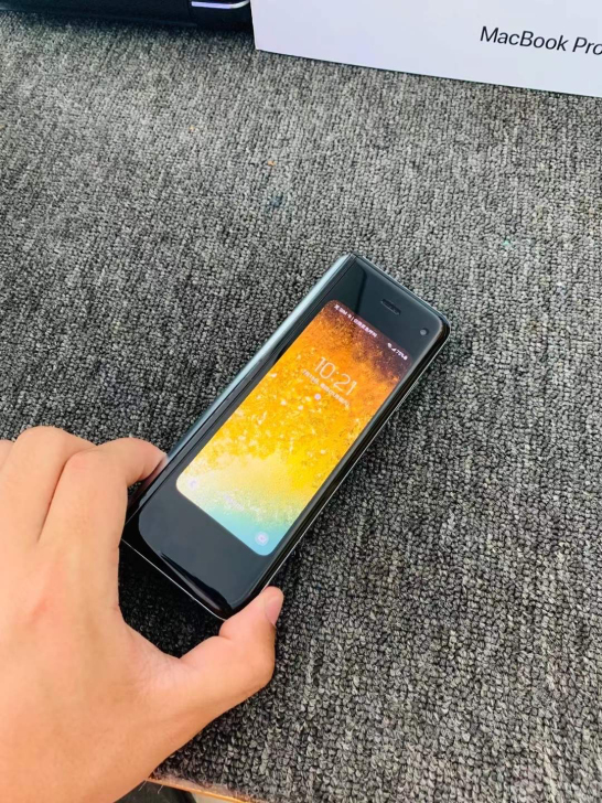 未来科技 三星SM- F9000 折叠手机...