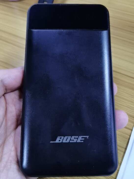 20000毫安的一个充电宝 买东西送的 就...