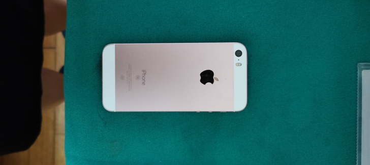 iPhone se,16g的,可开机,可使...