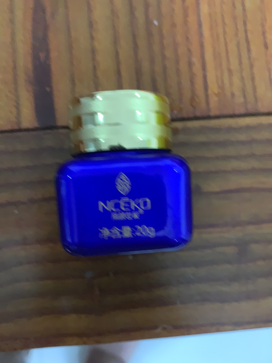 丽颜世家眼霜,刚开封用了两次