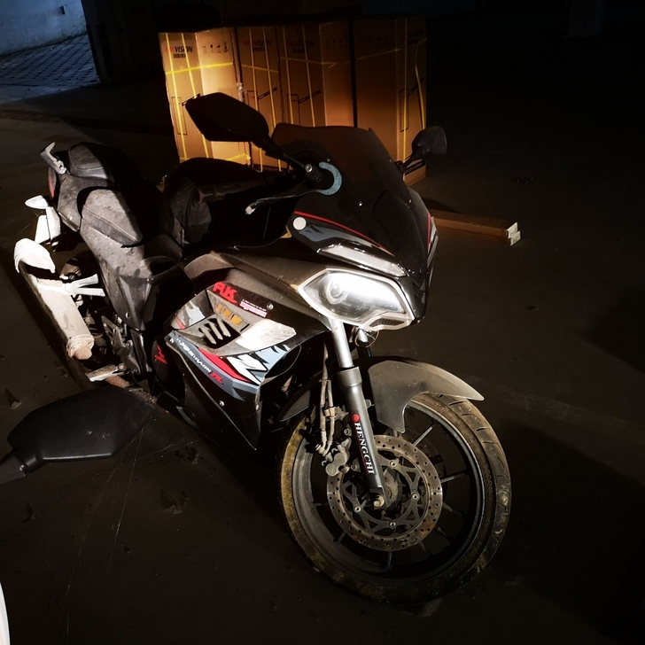 摩托车很久没骑了 一直在车库，车子没有问题...