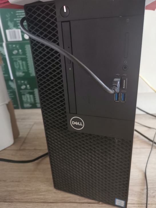 戴尔原装办公电脑，八代I3。整套出售，共有...