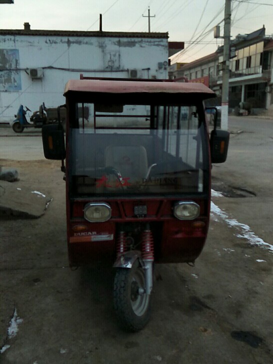 大江载人电三轮，五块大水电瓶已经放坏了卖废...