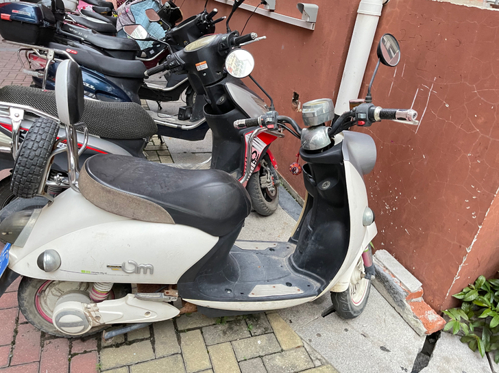 闲置爱玛电动车转让，放着一只没有开，新旧程...