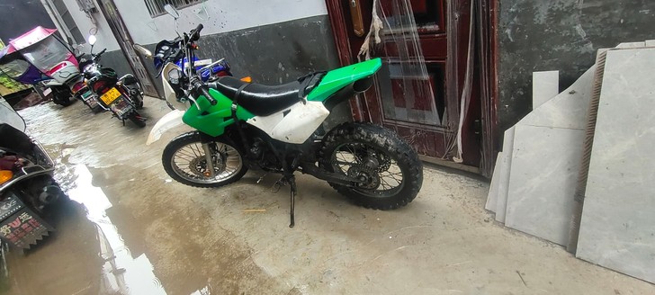 越野150摩托车没手续1800不讲价