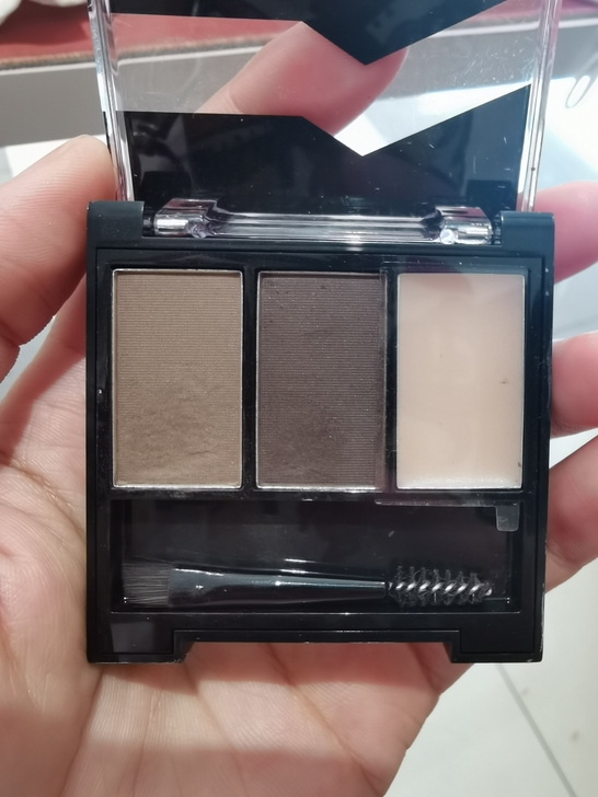 丝芙兰的眉粉，深棕色。闲置了，便宜出。东北...