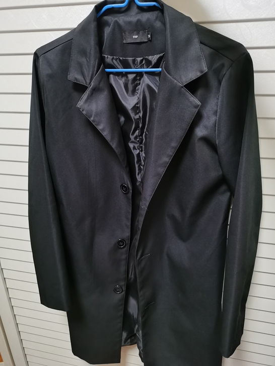 男式春秋季薄款风衣，尺码M，适用身高165...