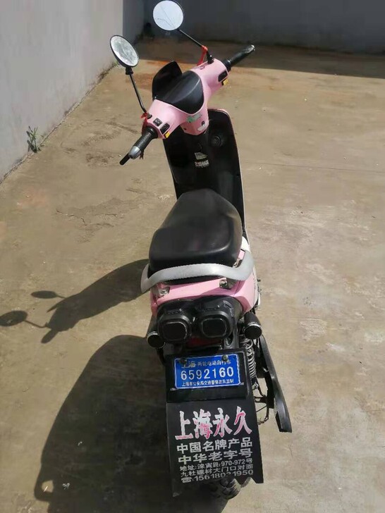 因为回老家急售一台上海永久电动车，电池刚换...