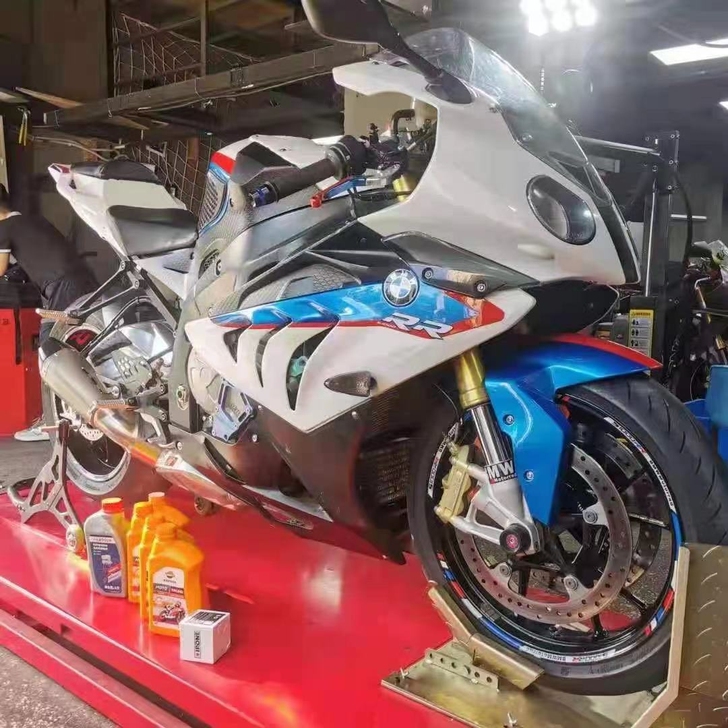 个人摩托车水车。宝马1000RR，原版原灯...