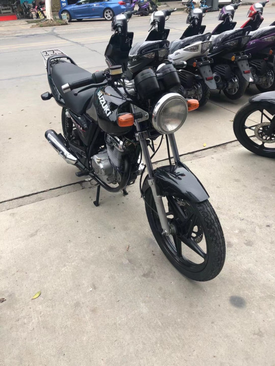 摩托车，二手铃木，精品车，带发票，有喜欢的...