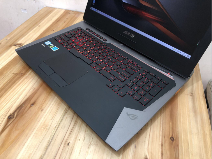 17寸 独显8g 华硕玩家国度游戏本 二手...