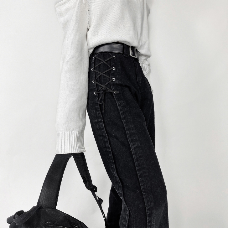 侧面绑带 牛仔裤 超有设计感 不怎么穿 搬...