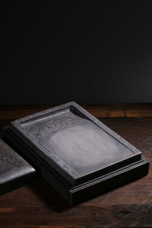 清 端石坑仔岩雕福寿纹文房端砚(配红木盒)