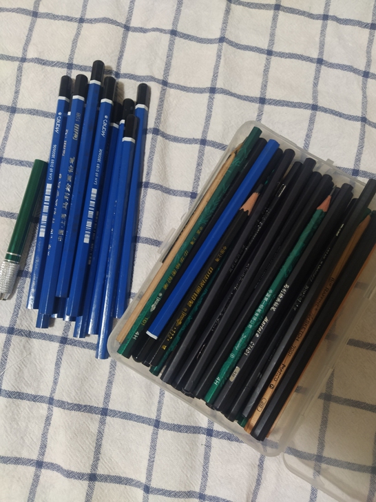 很多支各种型号铅笔爽毕业出爽快送小礼物