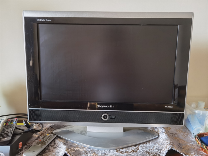 搬家转让创维电视，功能正常，9成新。