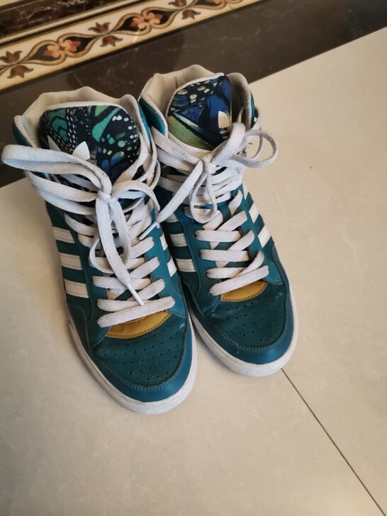 阿迪达斯三叶草正品运动鞋 正品38码，个人...