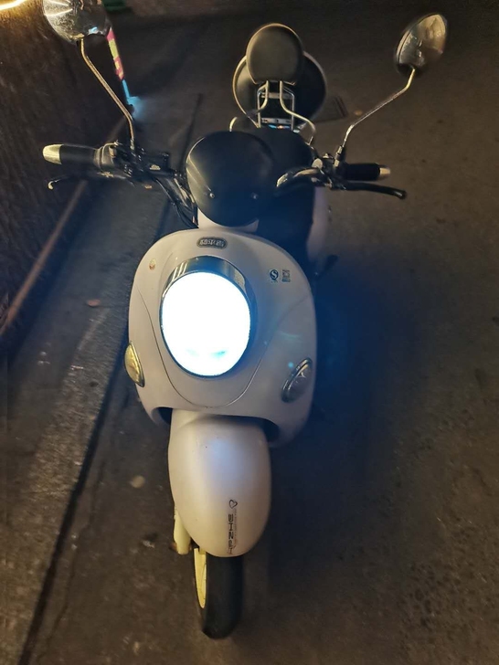 出售二手白色爱玛雅迪小龟电动车二手电动车电...