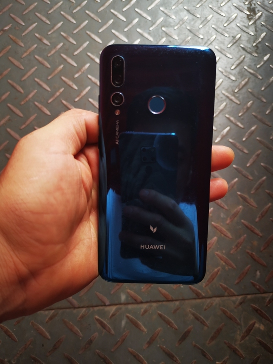 华为麦芒8  全网通6＋128  触摸灵敏...