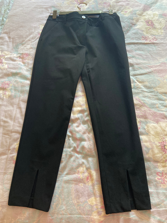 阿玛施专柜购买，4码九分小脚裤，裤脚开叉设...