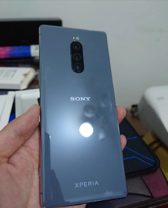 索尼Xperia1国行灰色