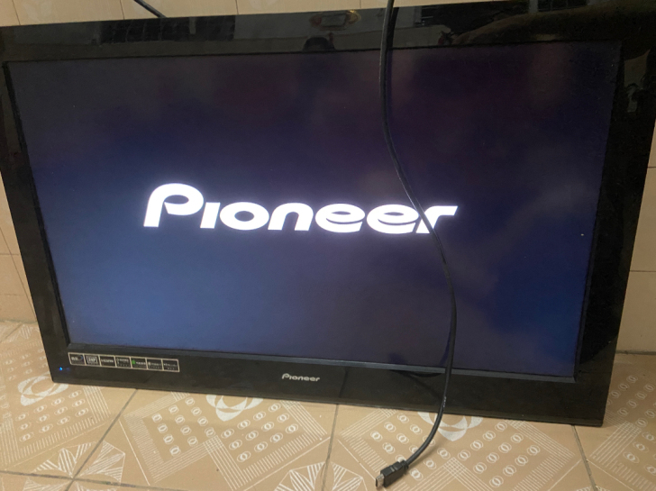 23英寸屏幕 接口vga hdmi 连接电...