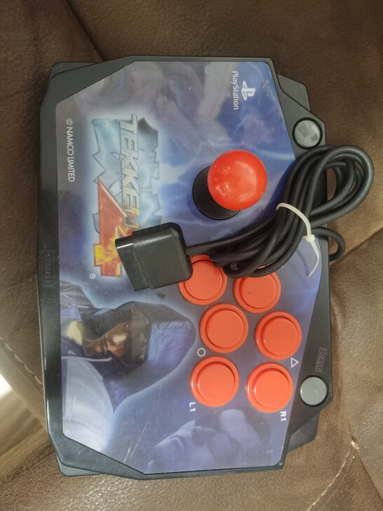 Ps摇杆,不知道ps几的,便宜卖了,邮费实...