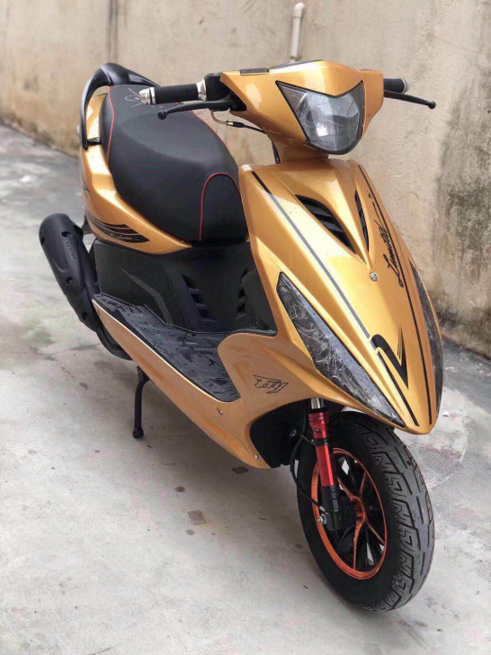 99新125cc  黄金鬼火女装踏板车
