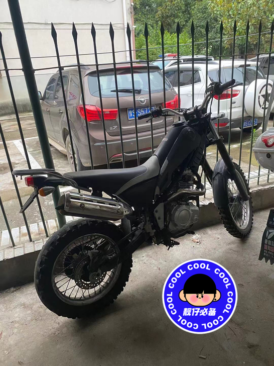 250国产越野，带个锤子来看车，有磕碰正常...