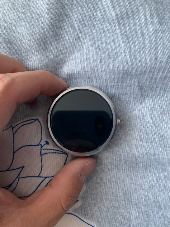 moto360一代,后面缸烈通病,表带卸下...