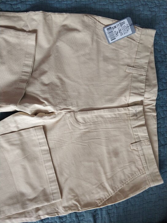 全新浅色休闲裤，号型颜色具体见详图。实量尺...