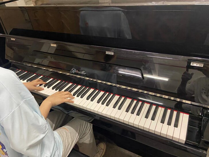 家用里特米勒钢琴，没怎么用，便宜出。一个字...