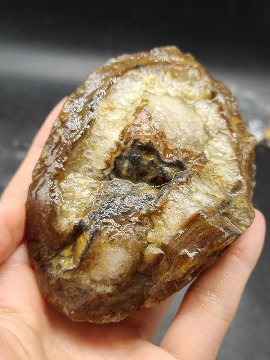 奇石~（半个果肉）自己捡的玛瑙原石，造型奇...