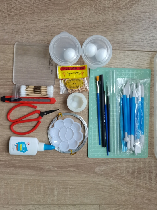 出轻质粘土道具包，不拆，一套带走。