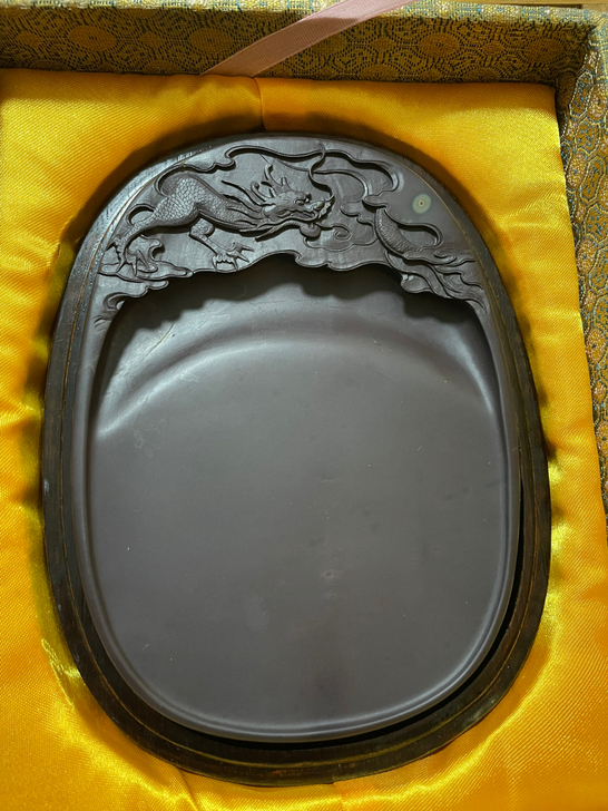 端砚坑仔，砚首一颗活眼，砚池一条短金线，少...