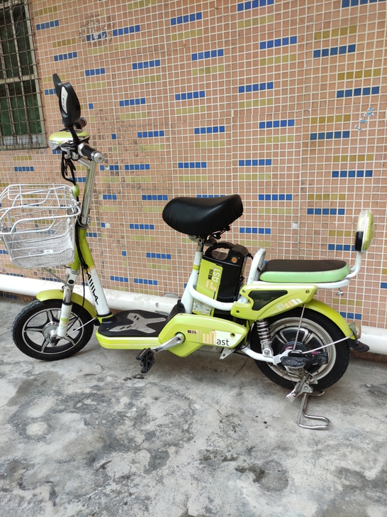 转让爱玛品牌电动车，48V12A锂电池可骑...