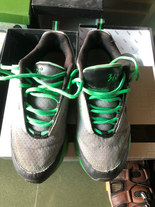 361度运动鞋，标准40码。买了五六年，一...