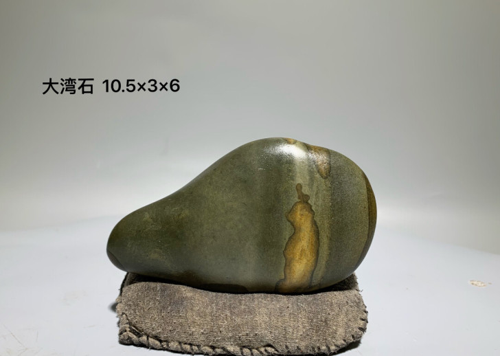 大湾石画面人物，大化石彩陶石广西观赏石