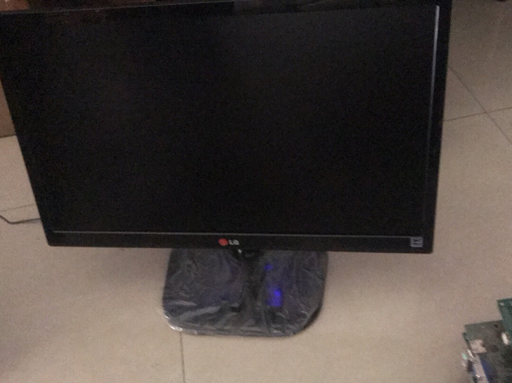 LG 22液晶超薄显示器! 本地自取!