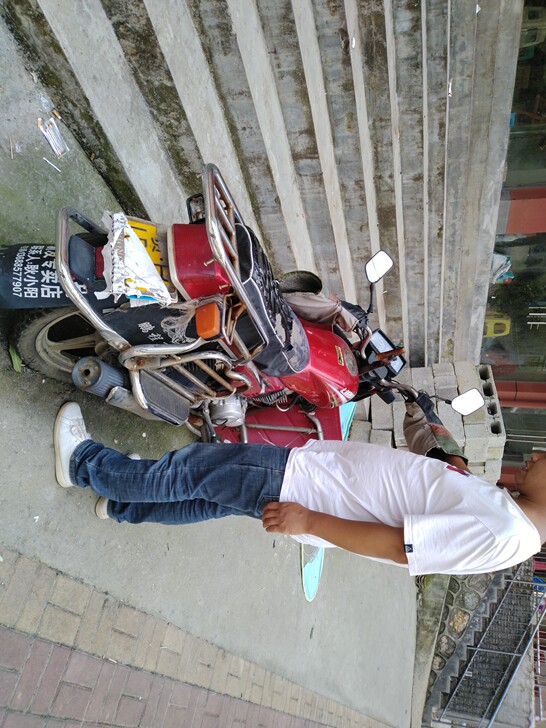 摩托车，焖杠了。500块钱拿走。