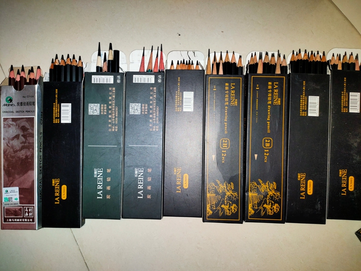 一些美术用铅笔(绝大部分都是削过的)，想转...