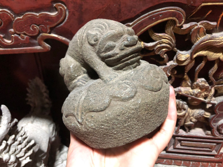 老青石石狮子秤砣如意石权案桌文玩茶宠摆件镇...