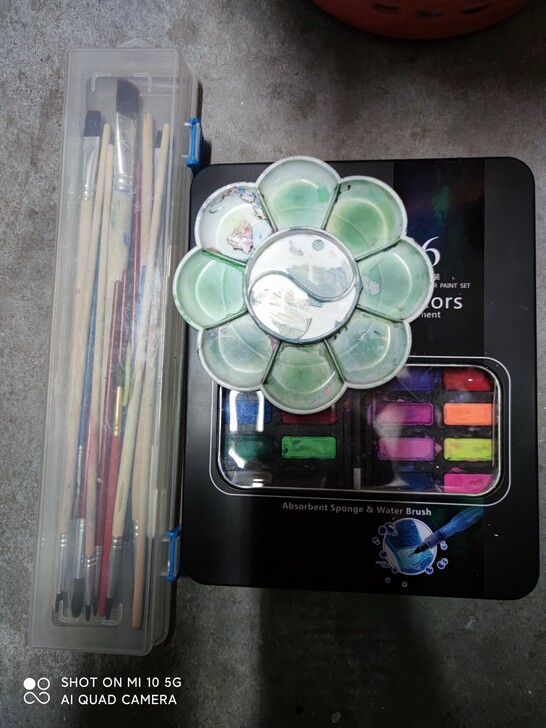 一盒笔+水彩+调色盘一起带走 自取 不包邮